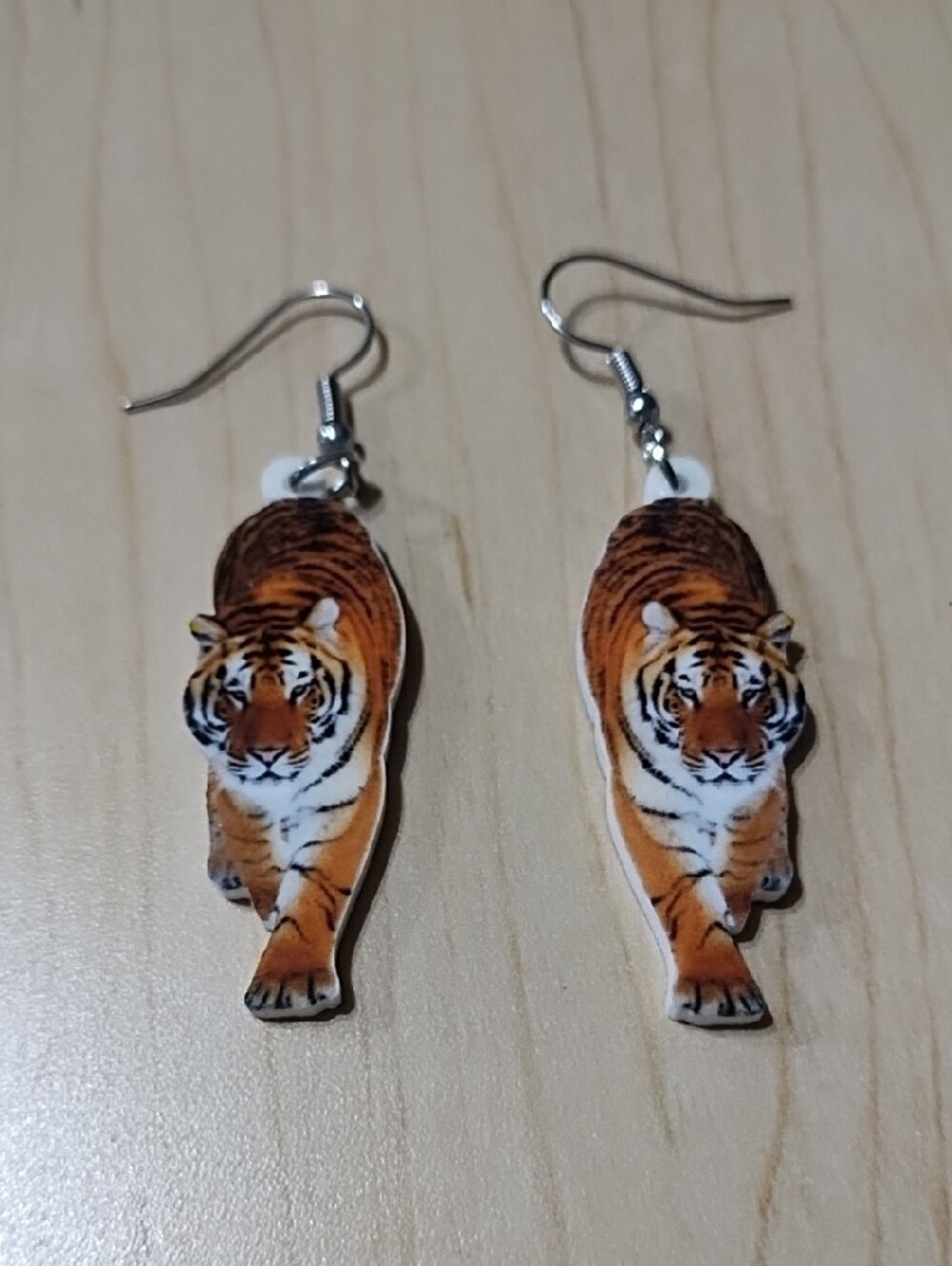 Tiger Print Dangle Earrings - Orange and White NIP. - Picture 2 of 5